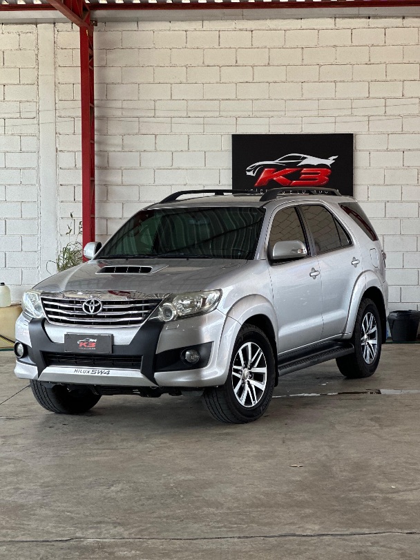 Toyota HILUX SW4 SRV 4X4 2013