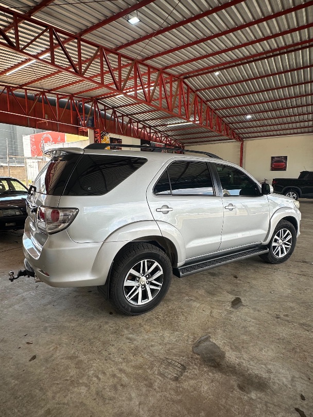 Toyota HILUX SW4 SRV 4X4 2012/2013 — foto 3