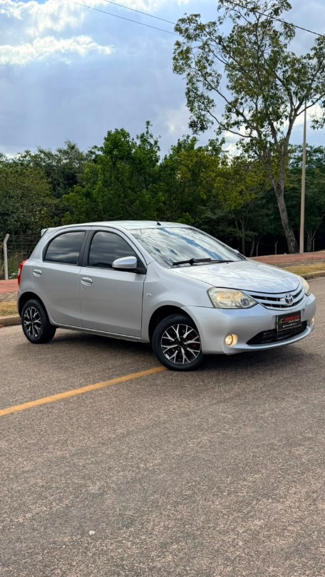 Toyota ETIOS HATCH HB XS 15 2014/2014 — foto 2
