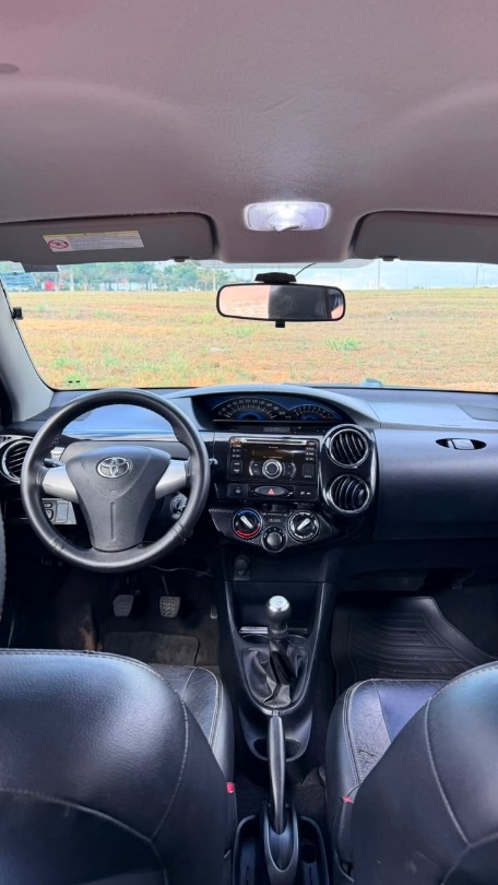 Toyota ETIOS HATCH HB XS 15 2014/2014 — foto 4