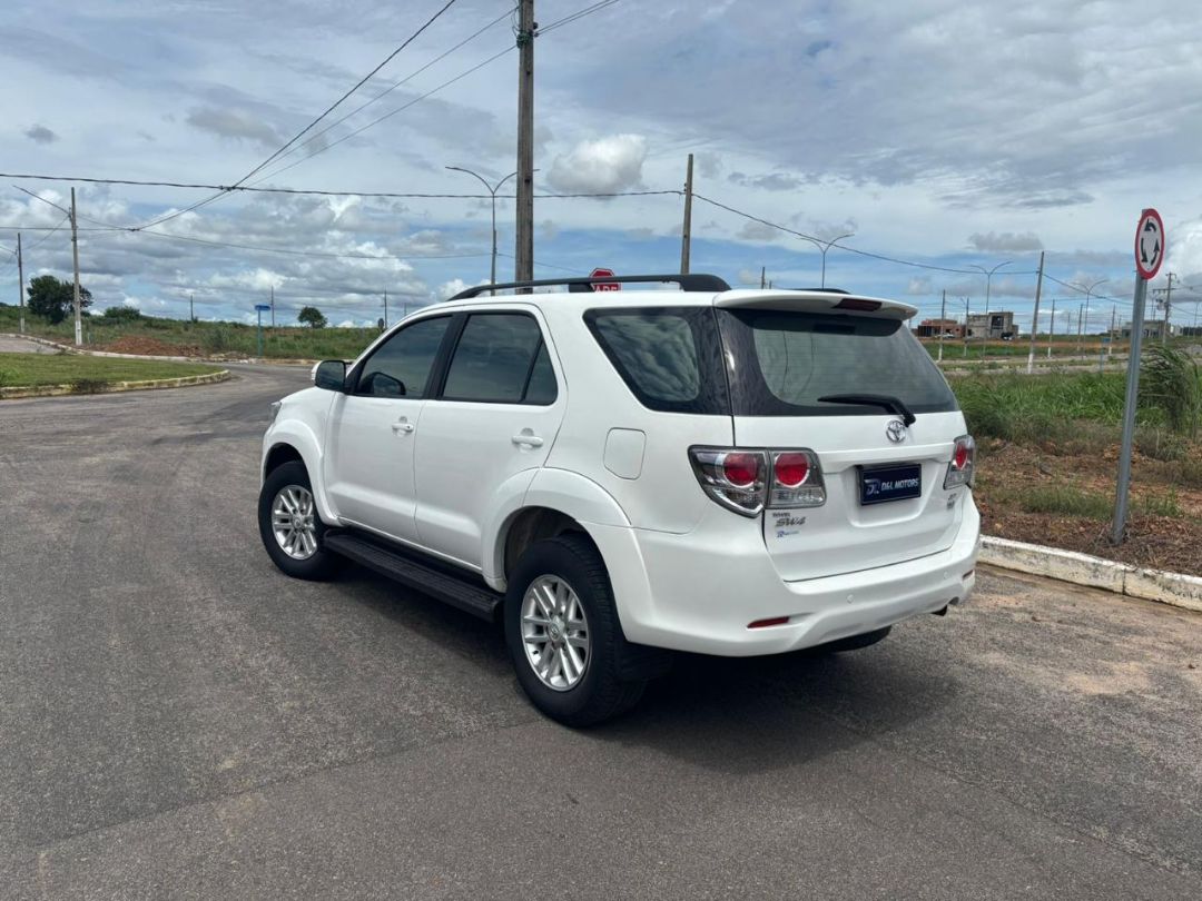 Toyota HILUX SW4 HILUXSW4 SRV4X4 2013/2013 — foto 2